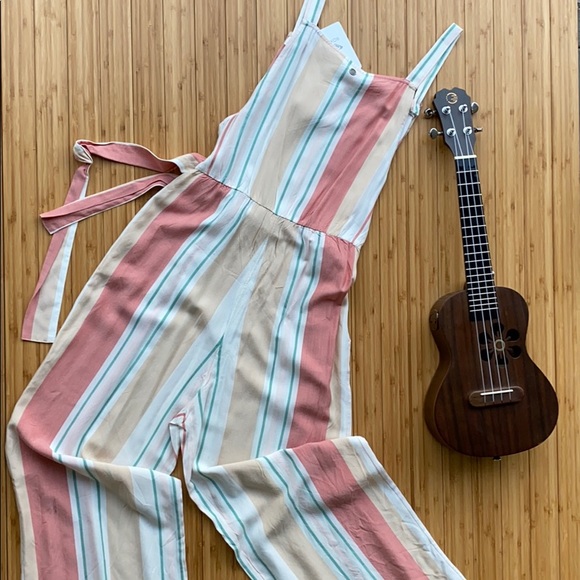 🔶🔸ROXY FROM THE CLOUDS STRAPPY JUMPSUIT🔸🔶 - Picture 11 of 12